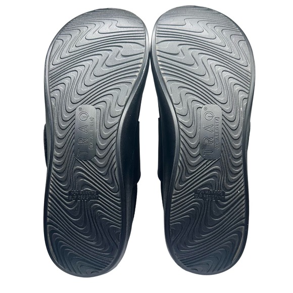 Traq by Alegria | Women | Qwik Black Comfort Slip-On Shoes | Size EU 43 US 12 - Picture 6 of 13